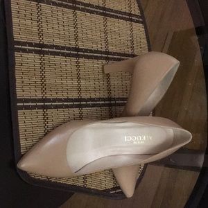 Heeled shoes. Made in Spain